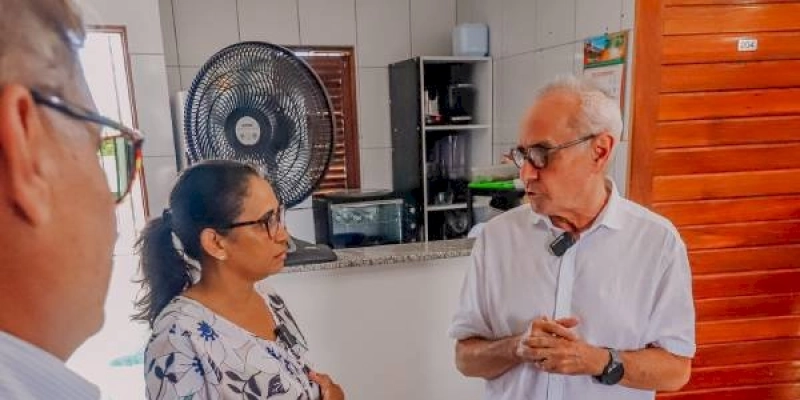 Cícero Lucena entrega chaves dos imóveis para mais duas famílias beneficiadas