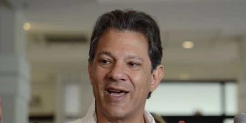 Haddad diz que partido precisa se reconectar com periferias
