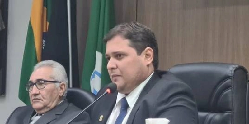 Novinho protocola requerimento que solicita ao Poder Executivo, PL, que dispõe sobre reajuste salarial dos servidores