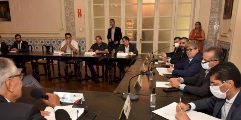 João Azevêdo se reúne com sindicato de fabricação de álcool e reforça apoio ao setor