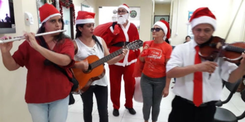 Papai Noel visita pacientes internados no Hospital de Trauma de João Pessoa