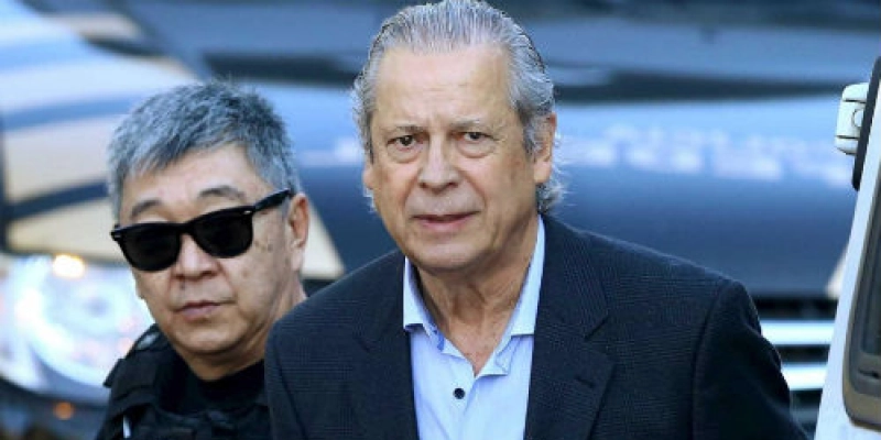 Moro decide que Dirceu deve ir à Curitiba para colocar tornozeleira