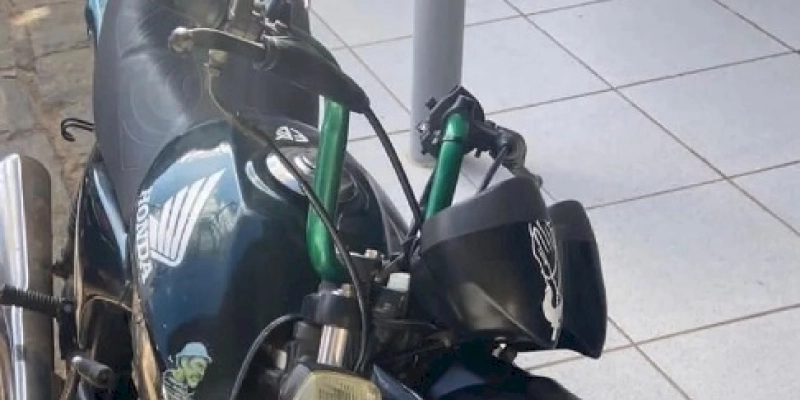 Polícia militar apreende motocicleta irregular em município paraibano; veja