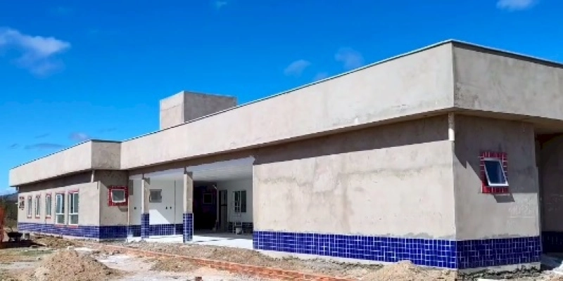 Obra de construção da creche municipal padrão em Aparecida segue em ritmo acelerado 