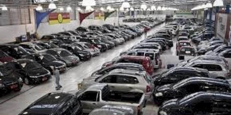 Produção industrial cai 0,6% de junho para julho