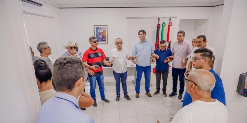 Prefeito sanciona Lei que regulamenta serviço de transporte de pequenas cargas e passageiros em João Pessoa