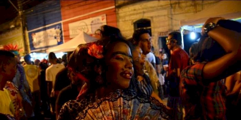 Dermatologista alerta sobre cuidados com a maquiagem e pinturas no corpo para as festas de Carnaval