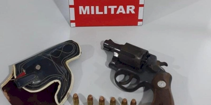 Polícia prende condutor por porte ilegal de arma durante a Operação Carnaval