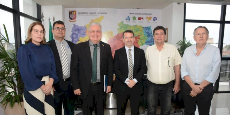 Deputado Bosco Carneiro e APLP se reúnem no MPPB para tratar sobre bolsa desempenho dos inativos do Magistério 