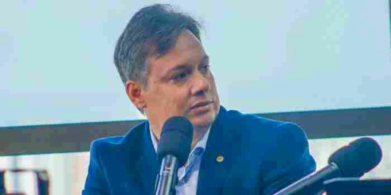 Júnior Araújo solicita informações sobre furto de leite humano no Hospital Regional de Cajazeiras