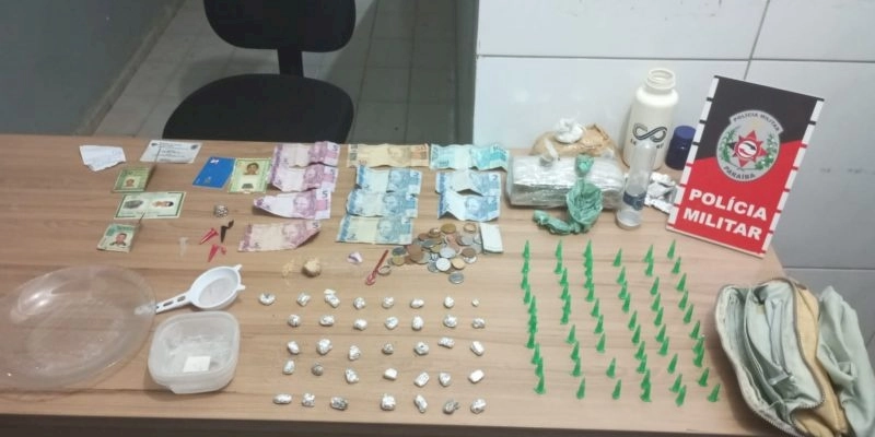 Mulher é presa pela ROTAM com maconha, crack e cocaína no município de Sousa; comparsa consegue fugir 