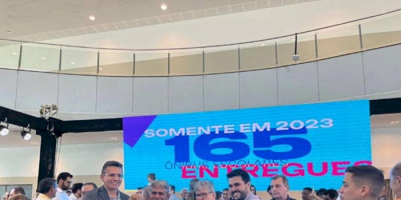 Wilson Filho retoma agenda de trabalho e participa da entrega de 60 ônibus escolares