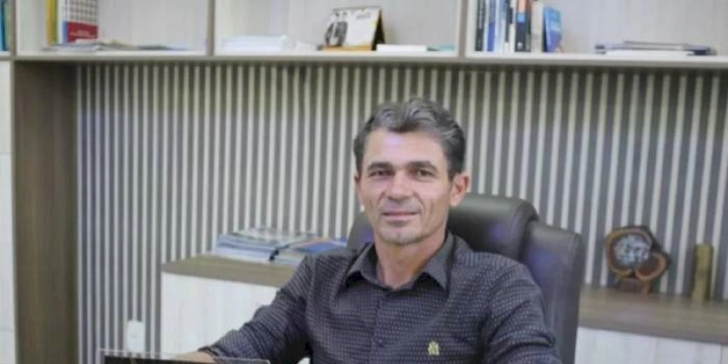 Justiça recebe denúncia do MP, e mantém prefeito de Camalaú afastado do cargo