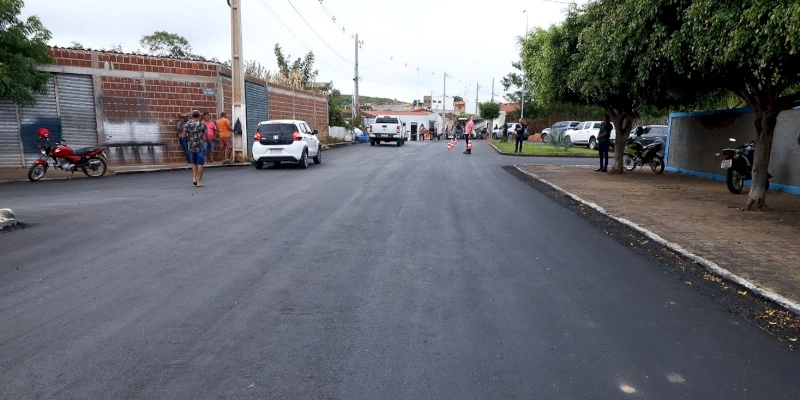 João Azevêdo entrega e inspeciona obras de travessias urbanas em Santana de Mangueira e Manaíra 
