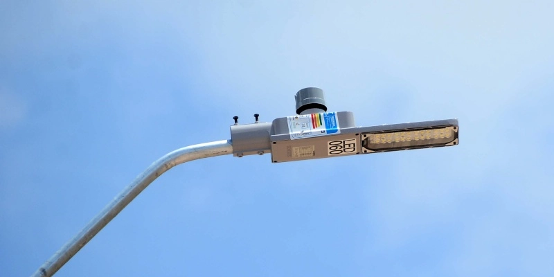 Prefeitura já substituiu mais de 7 mil lâmpadas comuns por LED, e segue avançando em obras de infraestrutura na Capital 