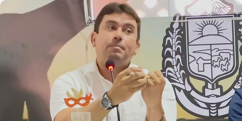Helder Carvalho diz que fará ajustes na administração e afirma: “Não admito indolência; comecei hoje”
