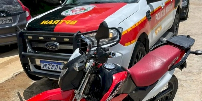 Moto roubada é recuperada pela Polícia Militar, durante abordagem, na Paraíba