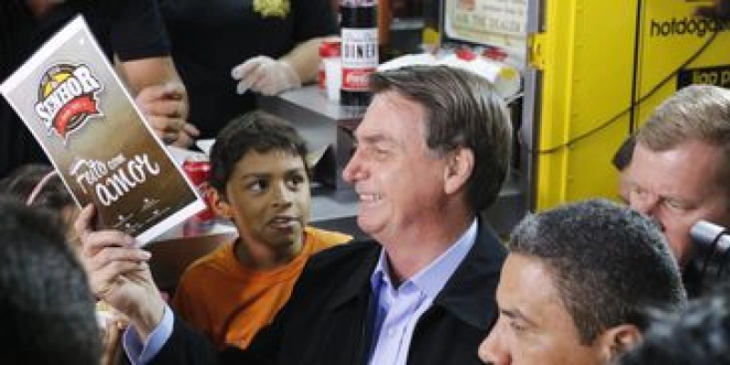 Bolsonaro diz que Brasil vai vencer a crise econômica mundial