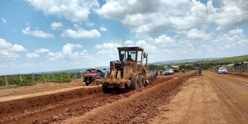  Pavimentação de Rodovia vai facilitar escoamento da produção e intercâmbio entre Bonito de Santa Fé e o Ceará