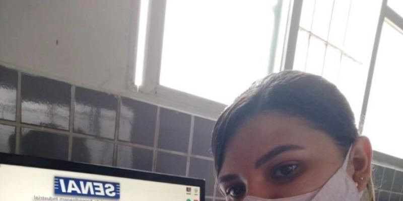 Jovem aprendiz do SENAI trilha trajetória de sucesso e se torna instrutora da instituição
