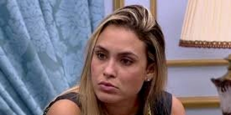 Assessoria de Sarah: sister simpatiza com Bolsonaro, mas não o apoia