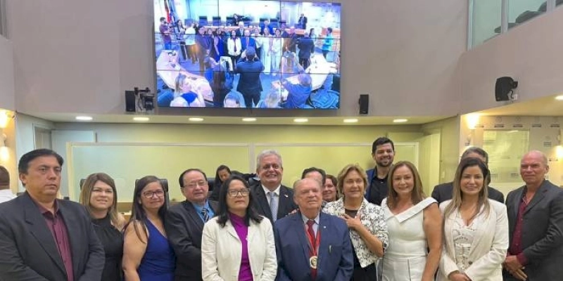 Propositura do deputado Bosco, médico Severino Batista recebe Medalha Pedro Gondim 