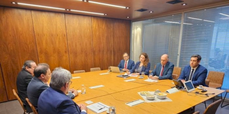 Azevêdo dialoga sobre projetos de mobilidade urbana e investimentos em saneamento com a Agência Francesa de Desenvolvimento