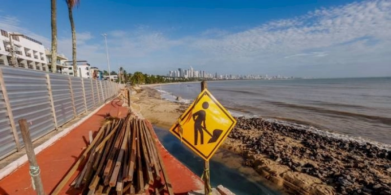 Cícero Lucena autoriza obras de contenção e proteção da calçadinha de Cabo Branco