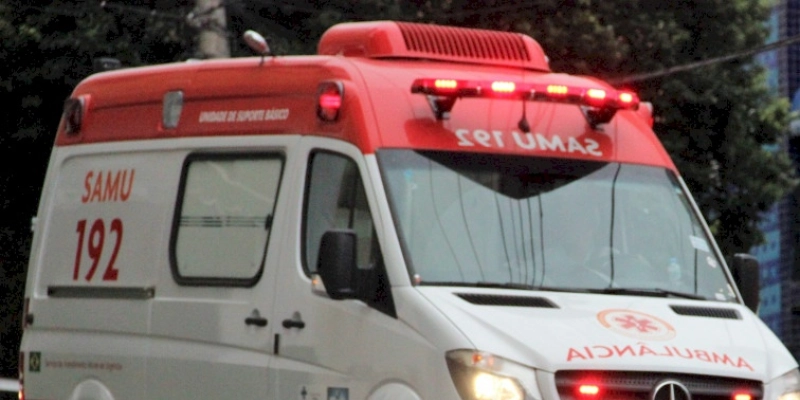 Duas motos se chocam frontalmente deixando uma pessoa morta e outra ferida, no sertão do estado 