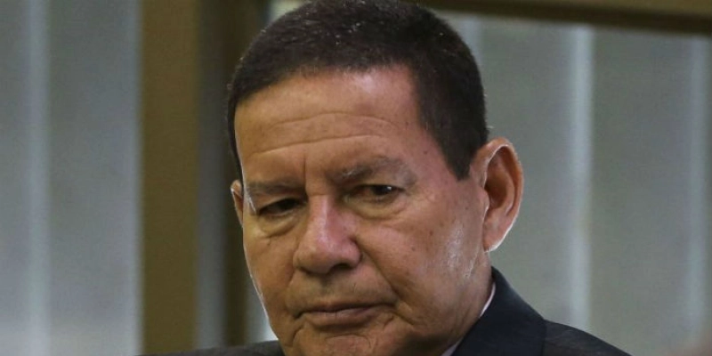 Mourão suscita ira de evangélicos ao defender aborto e se opor à embaixada em Jerusalém