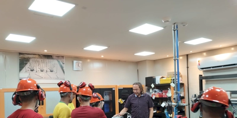 Alunos da Faculdade SENAI da PB participam de visita técnica na EPASA