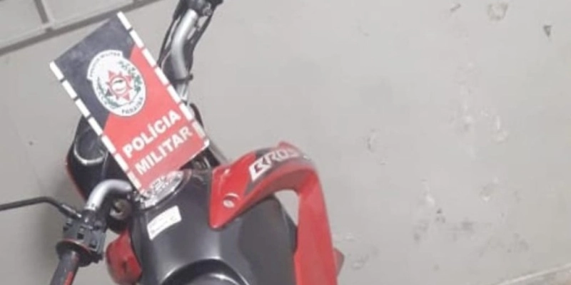 Moto adulterada é apreendida pela polícia militar em poder de funcionário público, no sertão 