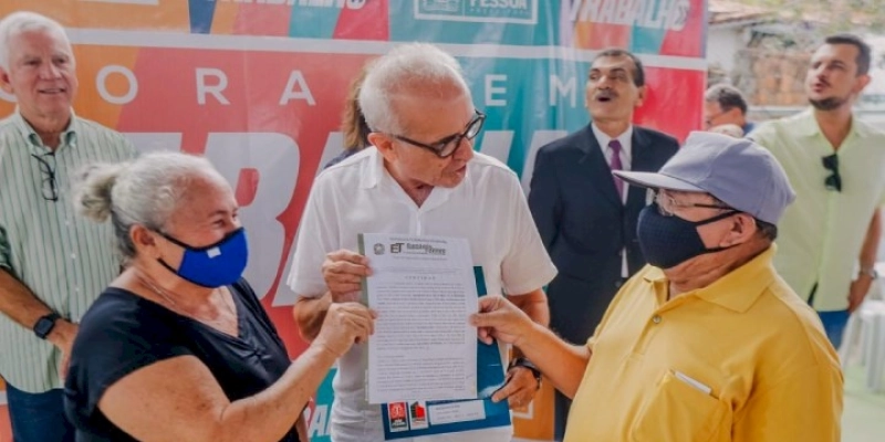 Em João Pessoa, 1,2 milhões de títulos de propriedade de imóveis foram entregues aos moradores pela Prefeitura 