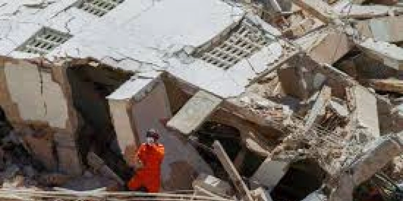 Bombeiros confirmam terceira morte em desabamento em Fortaleza