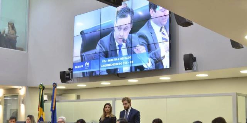 Deputada Pollyana Dutra presidiu sessão na ALPB que sabatinou novo Conselheiro do TCE  