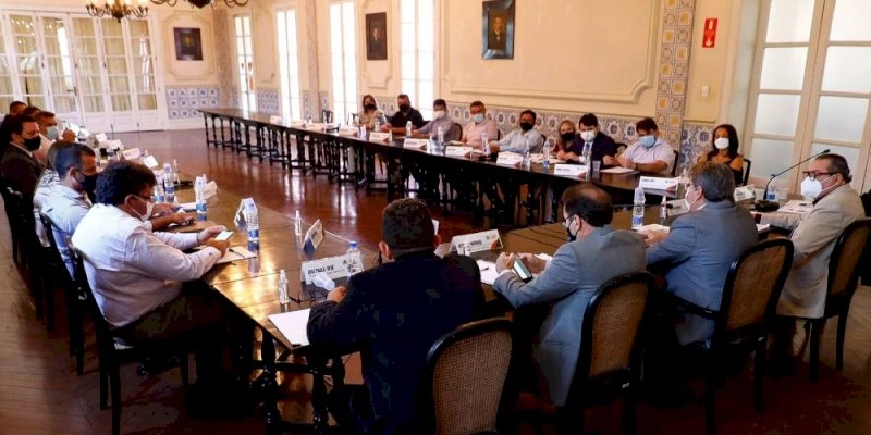 João Azevêdo recebe prefeitos do Vale do Piancó e discute investimentos para a região