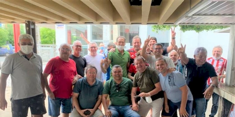 Gilbertão, e Tyrone se encontram com amigos, e empresários no Centro de Sousa 