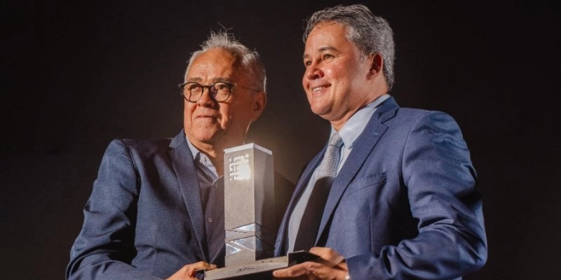 Nos 45 anos, Sinduscon-JP lança nova logomarca e homenageia personalidades