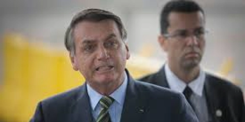 Bolsonaro destaca compromisso com democracia e Constituição
