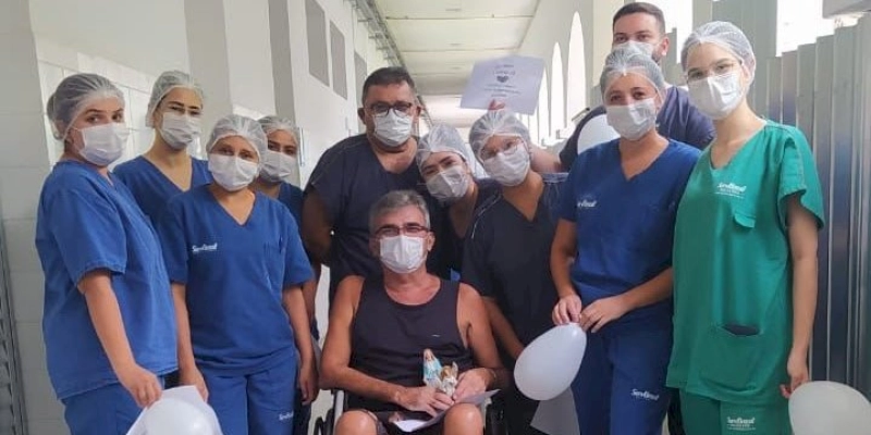Paciente com comorbidades e com 90% de comprometimento pulmonar se recupera da Covid-19 e tem alta do Hospital de Patos