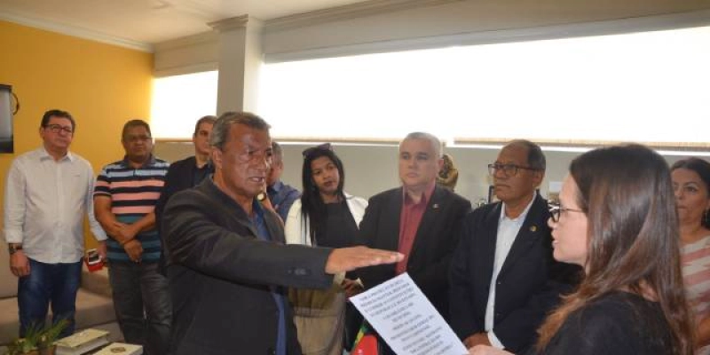 Preto assume vaga na Câmara de Campina Grande no lugar de Alcindor Villarim