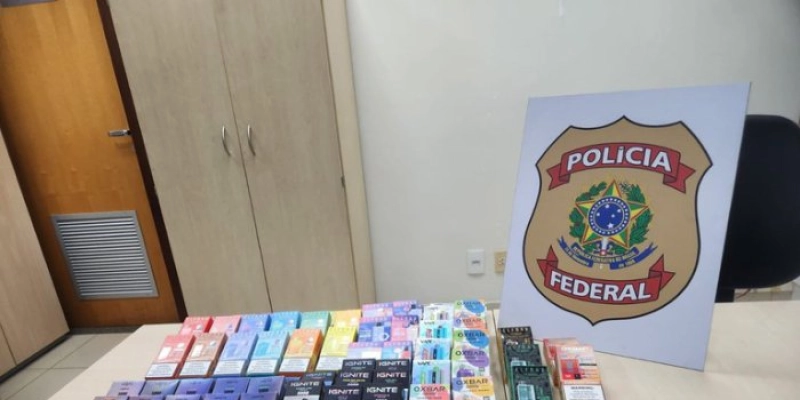 PF prende homem em flagrante pelo crime de contrabando de cigarros eletrônicos