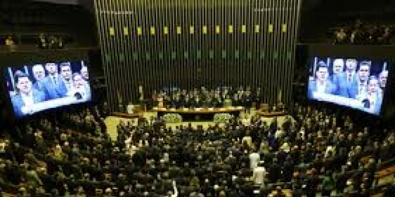 Senado vota hoje auxílio de R$ 600 para autônomos e informais