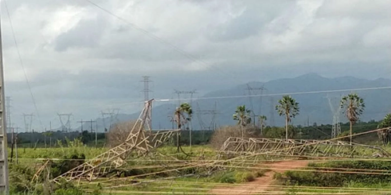 Criminosos destroem torre de transmissão e atacam concessionária no 11º dia de onda de violência