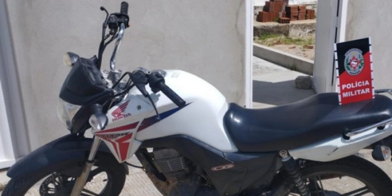 Motocicleta roubada é recuperada pela Polícia Militar na Zona Rural de Pombal
