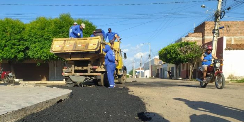 Operação Tapa-buraco é intensificada em diversas Ruas do município de Sousa