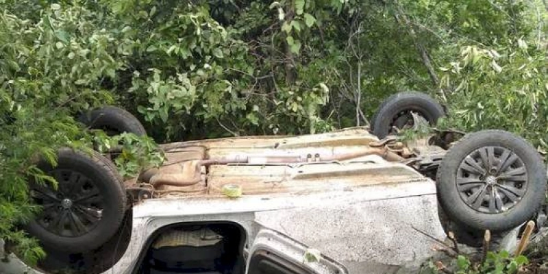 Homem morre, após carro capotar na região de Pombal; imagem