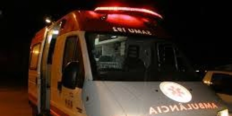 Mulher fica ferida após caminhonete D-20 bater em ponte; Veja 