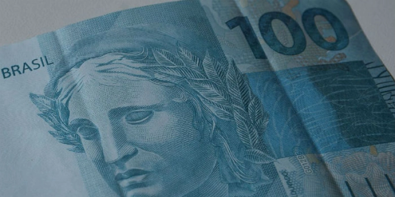 Governo estuda tributar dividendos e reduzir impostos de empresas