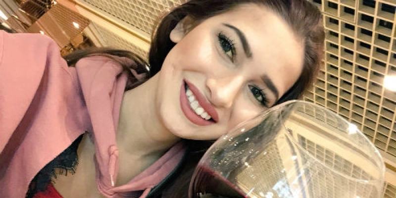 Olivia Nova, atriz pornô de 20 anos, morre em Las Vegas